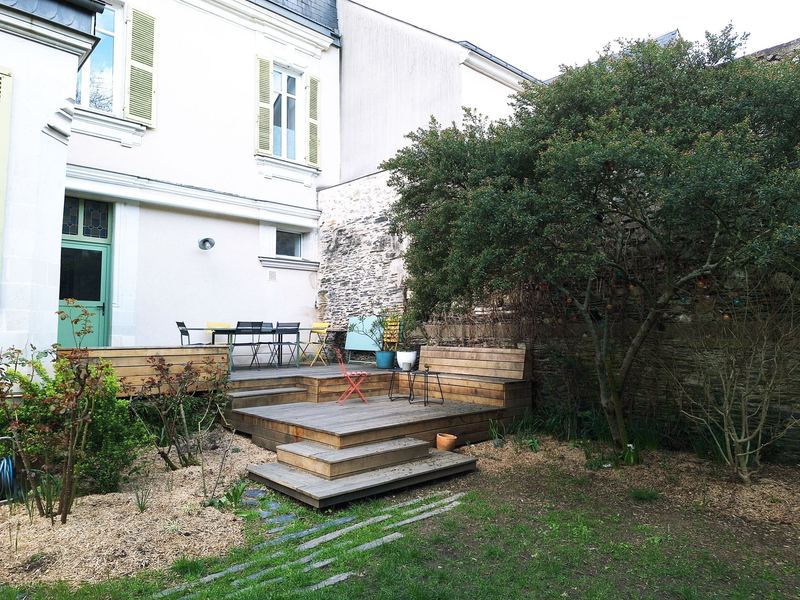 Terrasse bois sur deux niveaux du Jardin Multiple, Angers