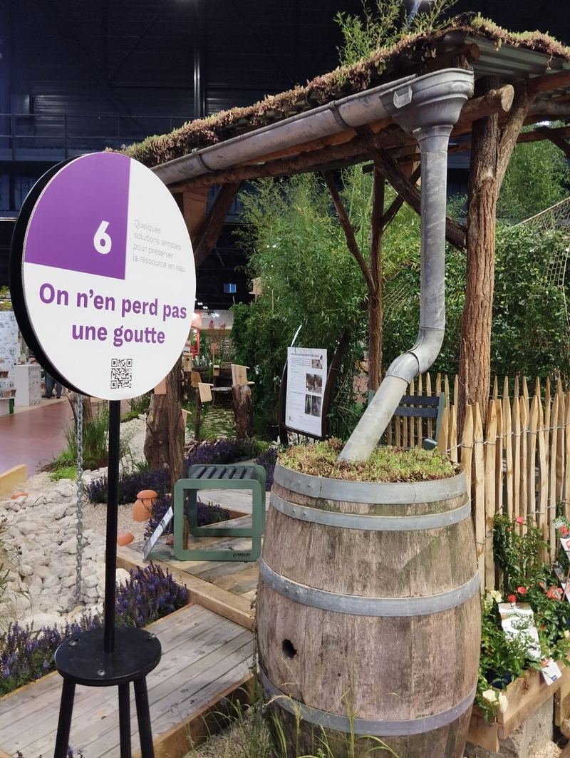 Récupérateur d'eau et panneau pédagogique